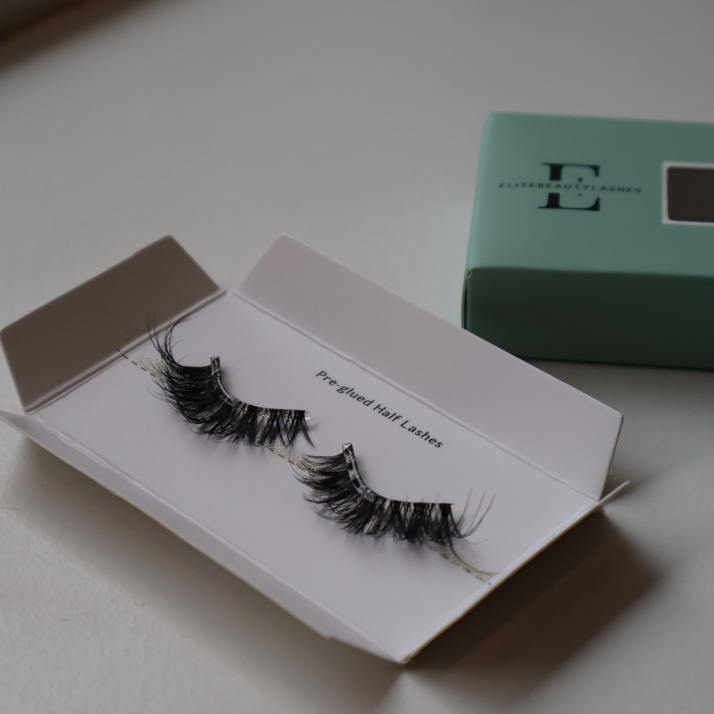 Classic hálf augnhár með lími - 1 sett